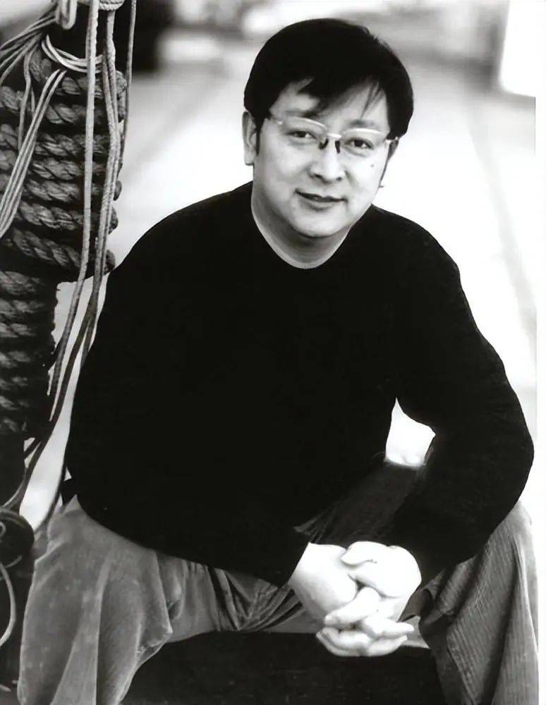 《常回家看看》戚建波:作品让无数歌迷落泪,妻子降服他有绝招