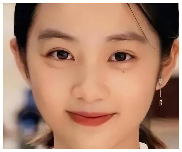 17岁黄多多性感私照曝光,评论区骂声一片:黄磊,你