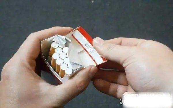 探秘抽烟文化中的奇特习俗!_做法_传统_烟盒