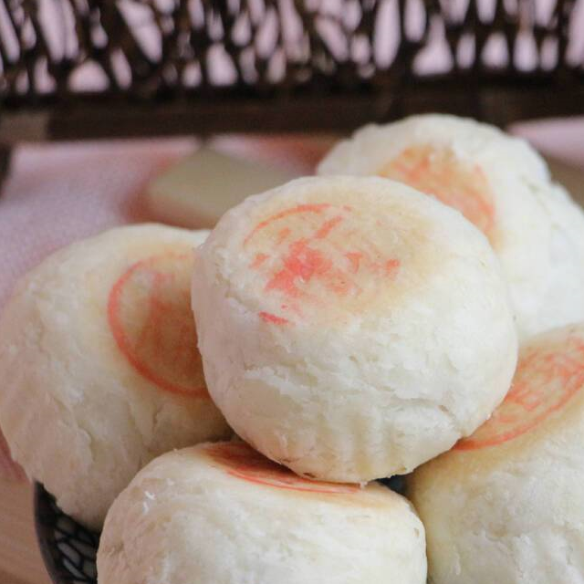 制作好的水晶饼尝上一口可以感觉得到馅料非常的充足