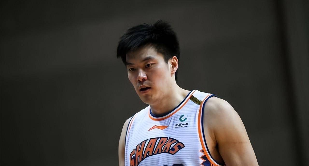 前cba球员董瀚麟揭露广东男篮不为人知的一面 西热力江也来吃瓜_赛季