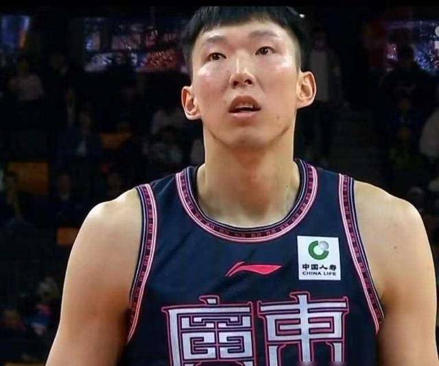 广东男篮悍将肘翻杨瀚森,杜锋直言不够血性,姚明该