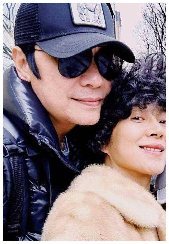 tvb视帝罗嘉良日本旅行曝光!状况引发热议,身体健康成焦点.