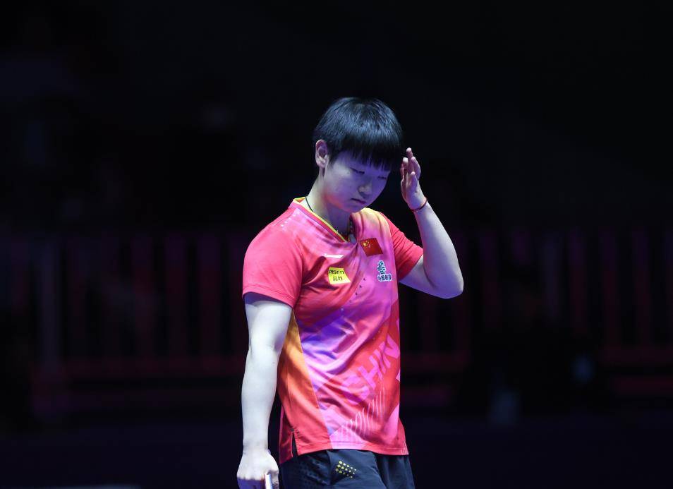 适应怪胶手穆克吉的打法,1-3遗憾告负,但是随后3-1战胜印度一姐巴特拉