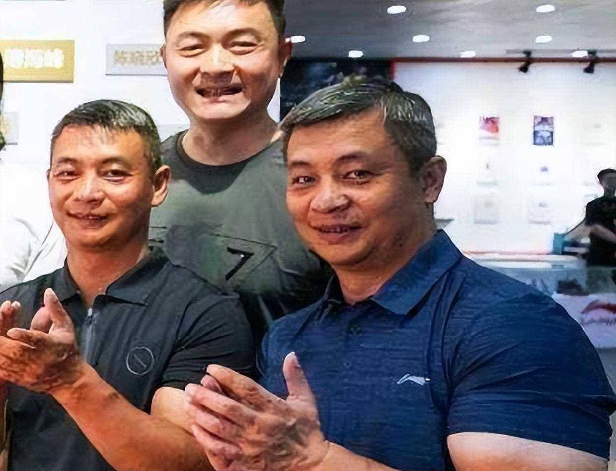 李大双和李小双,虽然没有自己的孩子,但他们依然过着幸福美满的生活.