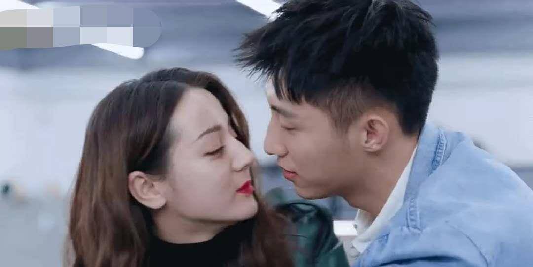 前段时间,由她和黄景瑜主演的电视剧《幸福触手可及》获得了很不错的