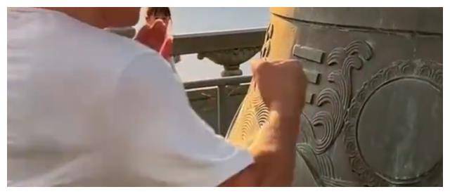 甚至连玻璃杯,瓷器碗