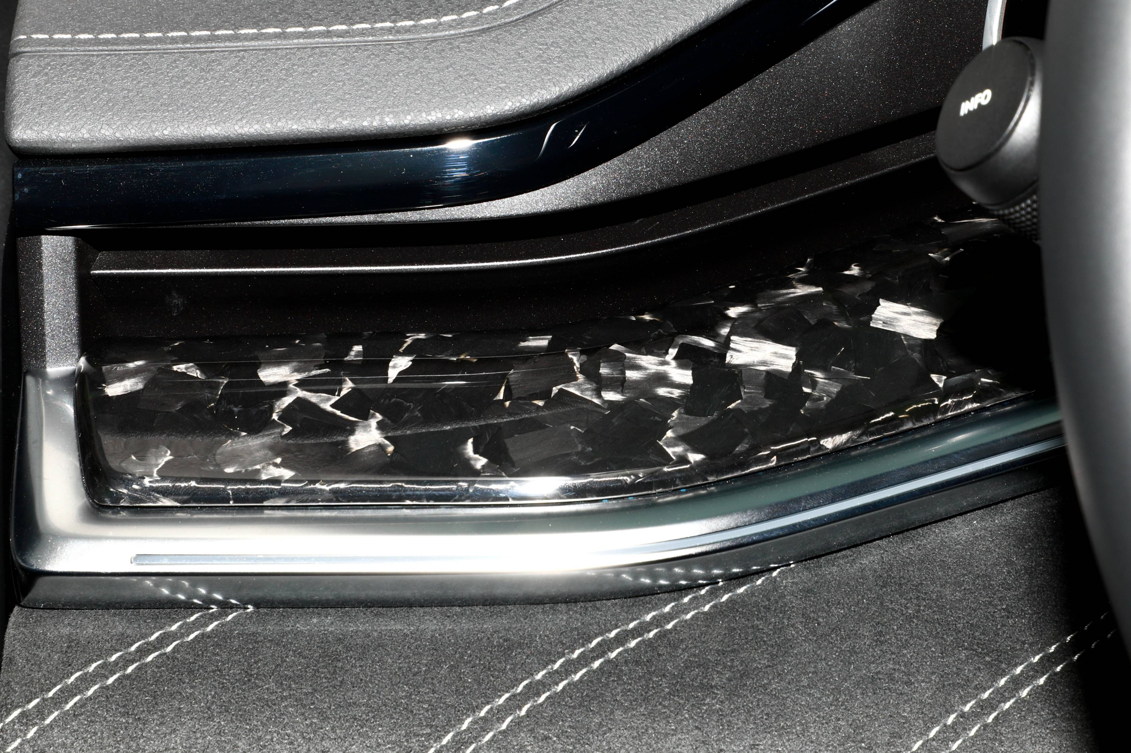 极氪001升级锻造碳纤维内饰板,高级有质感!_搜狐汽车_搜狐网