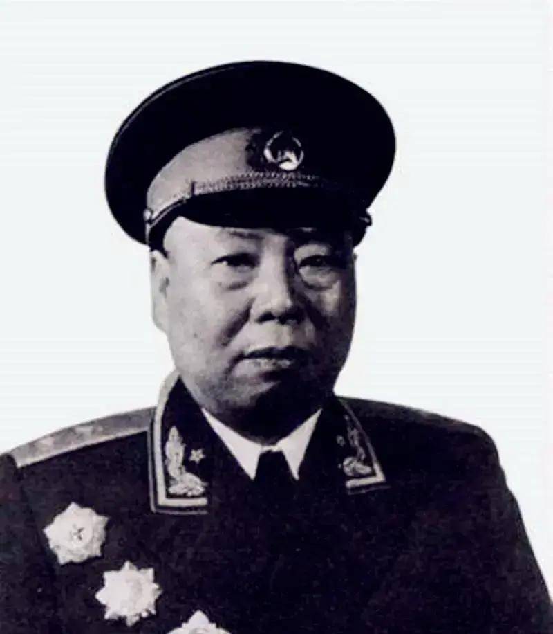 滕海清连长被调到师部当排长,以为自己降级了,一看