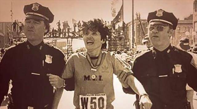 "假跑女王"罗茜:坐地铁获得马拉松金牌,败露后拒绝归