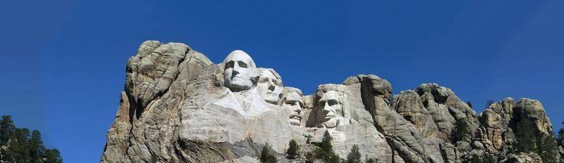 特朗普刚上任时,就打算在总统山上留像,却被以没地方为由拒绝了_诺姆