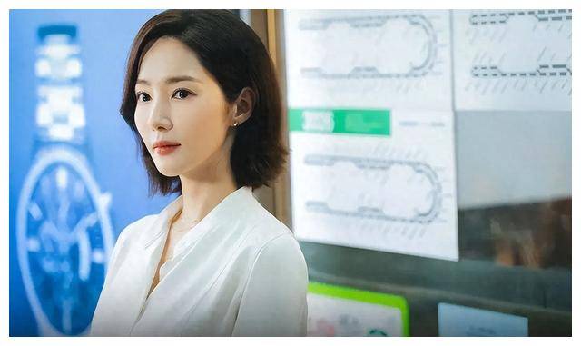 朴敏英,韩国知名顶流女演员,最近因主演的电视剧《请和我老公结婚》