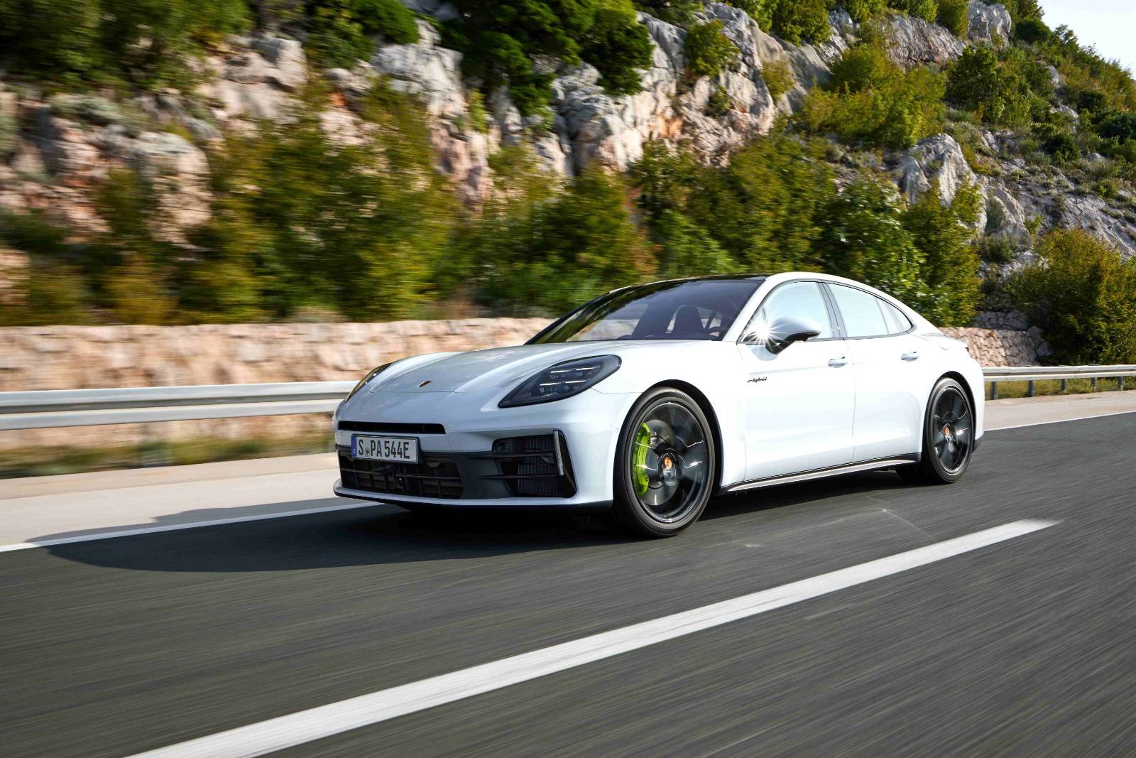 保时捷全新panamera插混车型配置曝光,充电速度提升_搜狐汽车_搜狐网