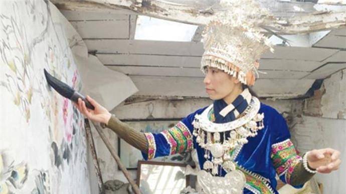 95年东莞殡仪馆一"女尸"离奇复活,11年后来报恩,已经成大画家_陈翠萍