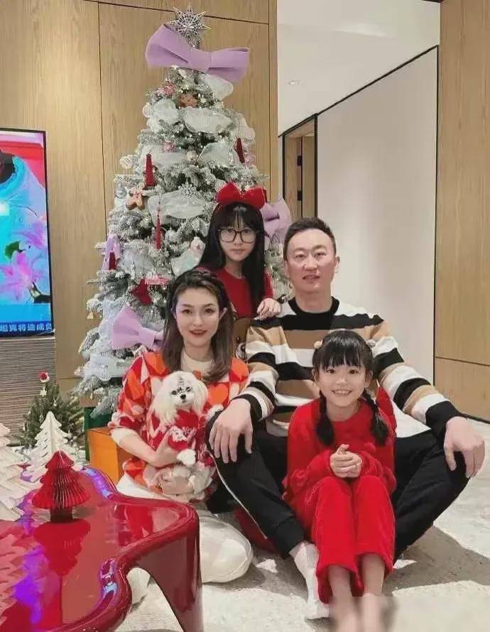 看了刘维伟妻子晒全家合照,才发现刘维伟已是cba最成功土帅顶流_指导