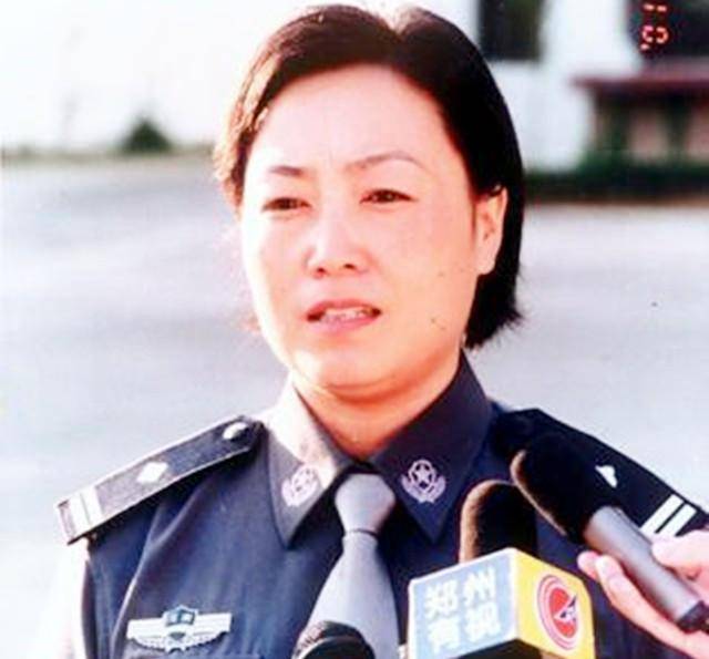 2004年任长霞意外身亡,丈夫四年后也去世,儿子如今怎么样了_登封_王松