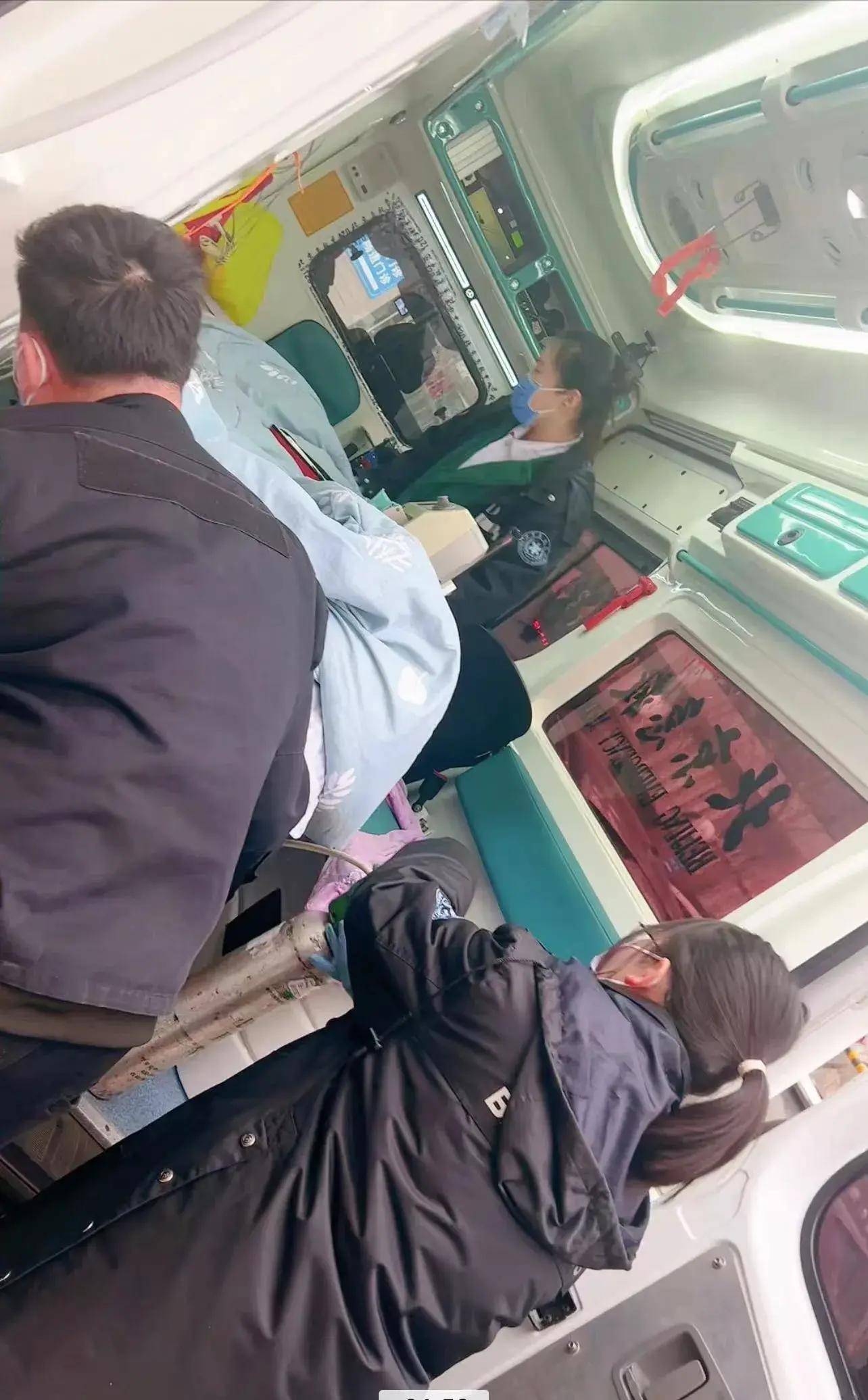 唱作歌手marina杨洋 熊天平为病重母亲祈福 多方专家会诊帮助_妈妈