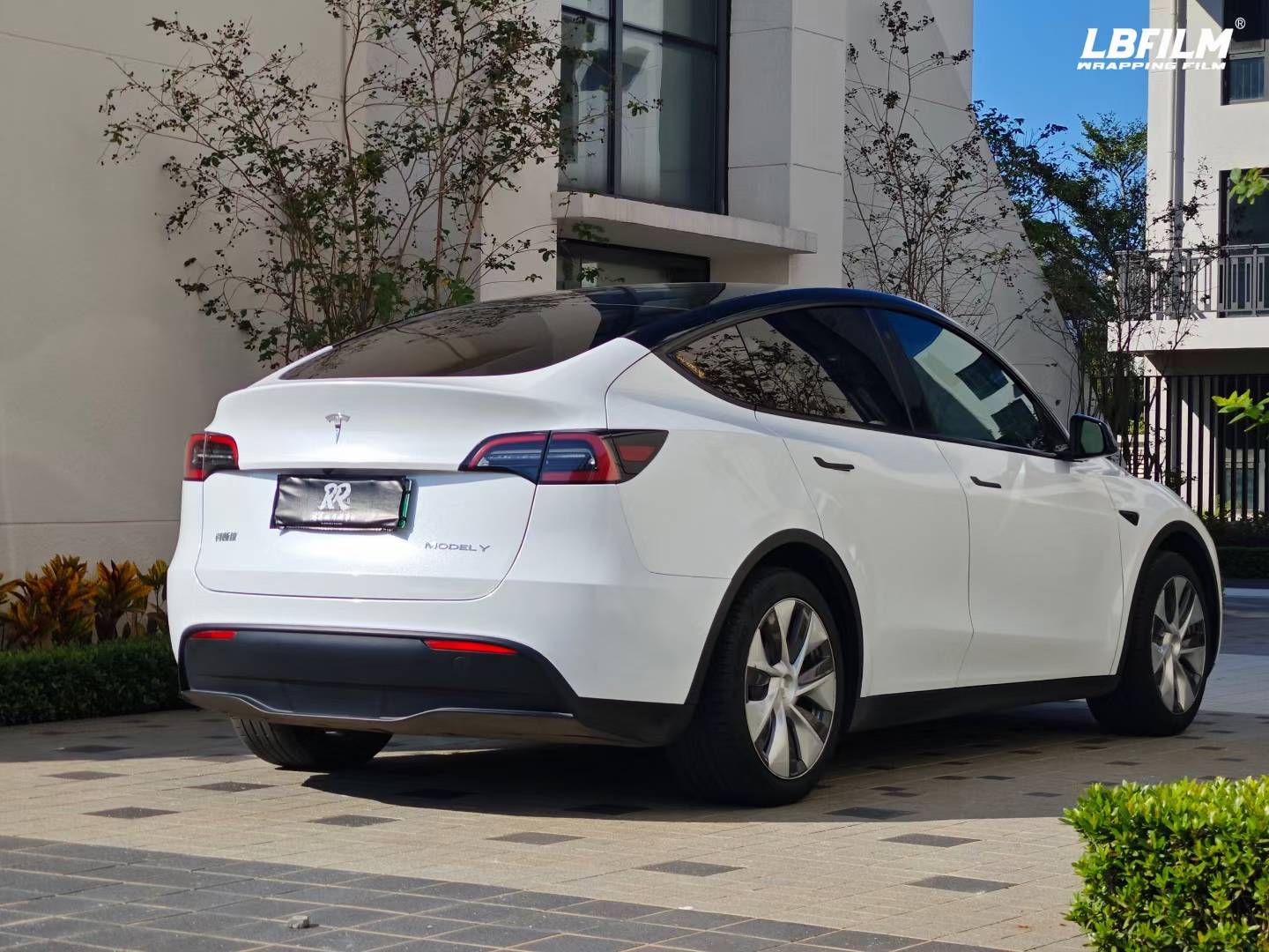 特斯拉modely-lb改色膜珠光白,有质感的白色_搜狐汽车_搜狐网