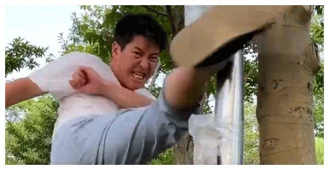 浙江小伙练习铁腿功,展示寸拳和二指禅,网友惊呼:实力强大!