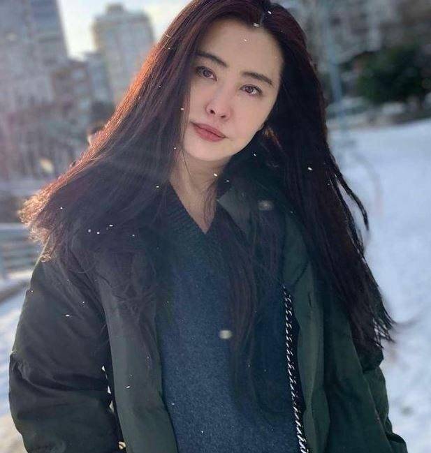 55岁女星王祖贤靠着《倩女幽魂》红遍全亚洲,有着永远的…_照片_生活