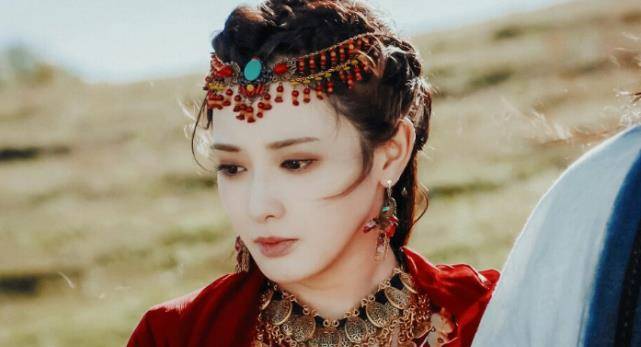 "彭小苒:靠《东宫》成功走红,却因演技受郭敬明质疑_爷爷_冯小刚_资源