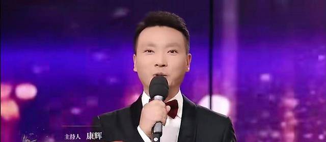 康辉与刘颖搭档主持颁奖典礼,收获一大片好评,就是身高差有点大_活动