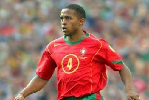 但,身高1米84的大汉能在2004年欧洲杯上废掉鲁尼和限制范尼,却逃不出