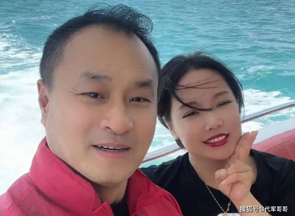 宋晓峰老婆的结婚照图片