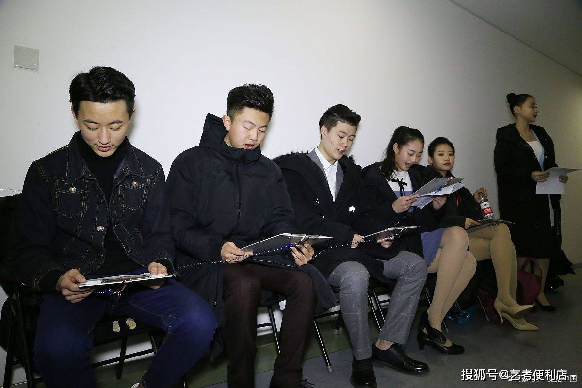 高二文化课成绩一般,该不该学播音主持艺考_天赋_兴趣_专业