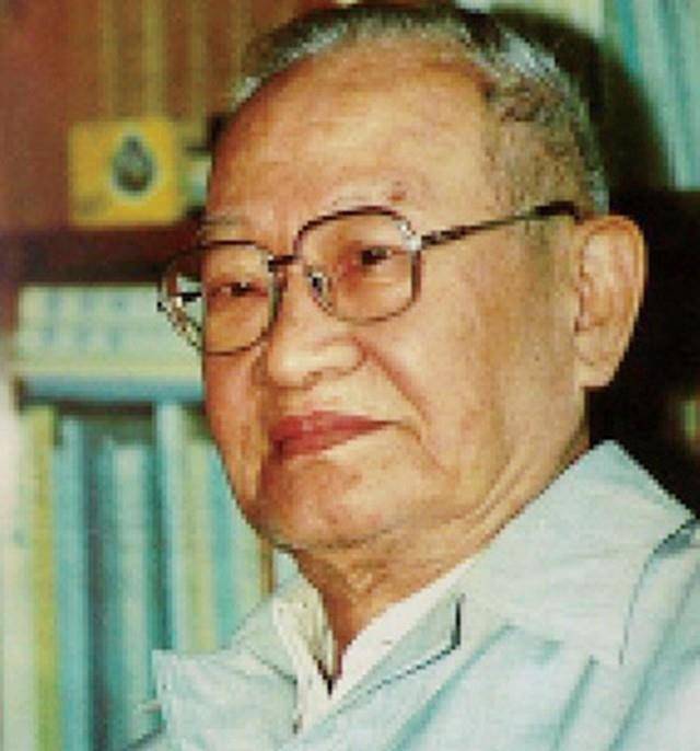 1979年周立波弥留之际,挣扎着抓住妻子叮嘱:遗产无偿