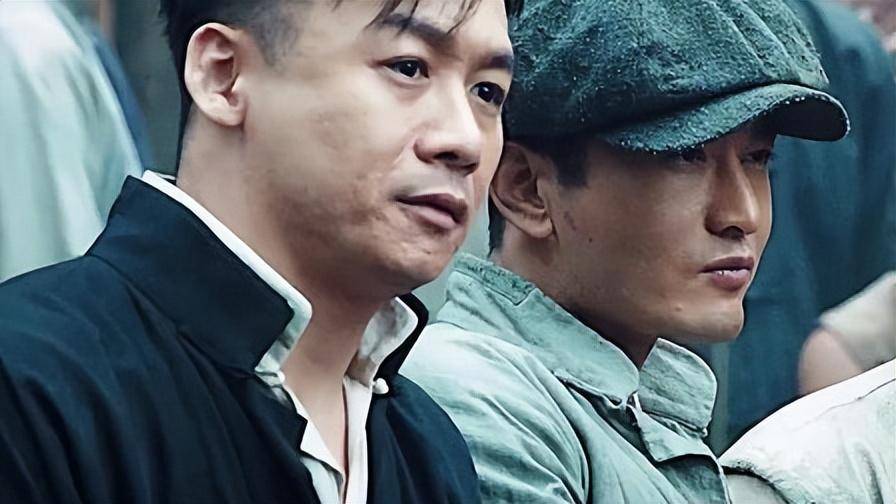 高虎在初入演艺圈时,只能饰演一些配角,工资微薄,生活艰辛.