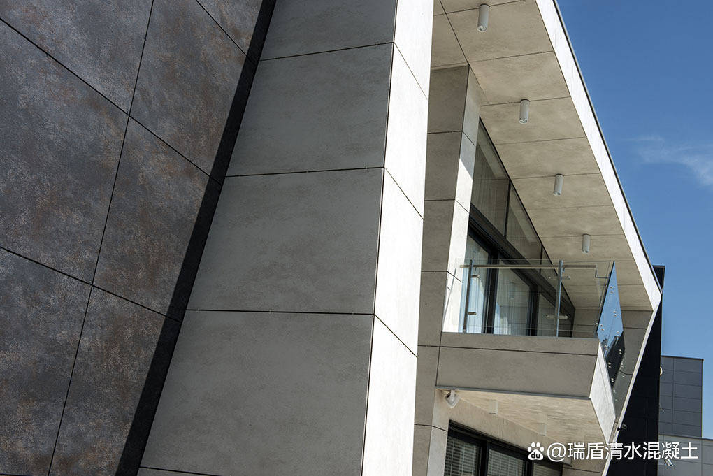 清水混凝土挂板:现代简约与高雅的完美融合_建筑_色彩_施工