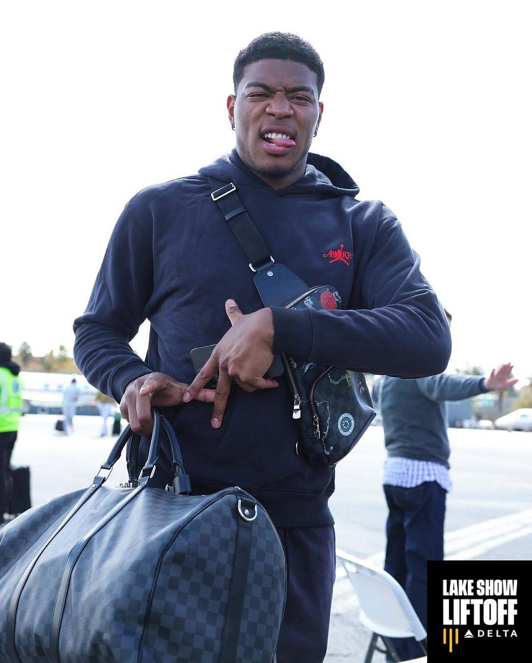 詹皇请假暂未归队!