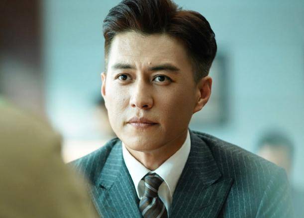 低调多年,靳东妻子原来是我们熟悉的女演员,难怪一直0绯闻_李佳_网友