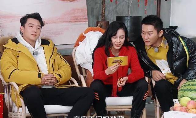 黄圣依全场在c位,baby裹面包服,超大毛领抢镜_嘉宾_郑恺当_镜头