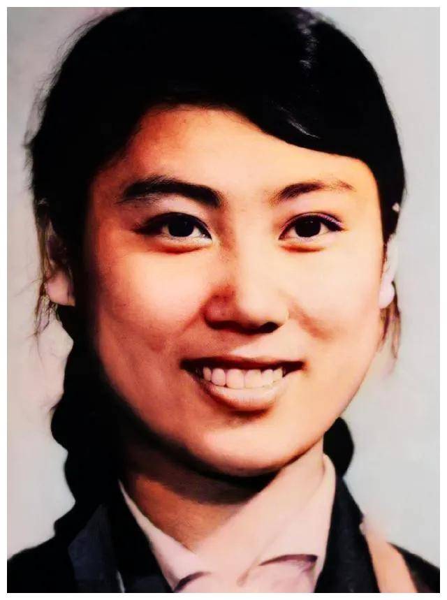 68岁依然美如花._李岚_成就_演艺