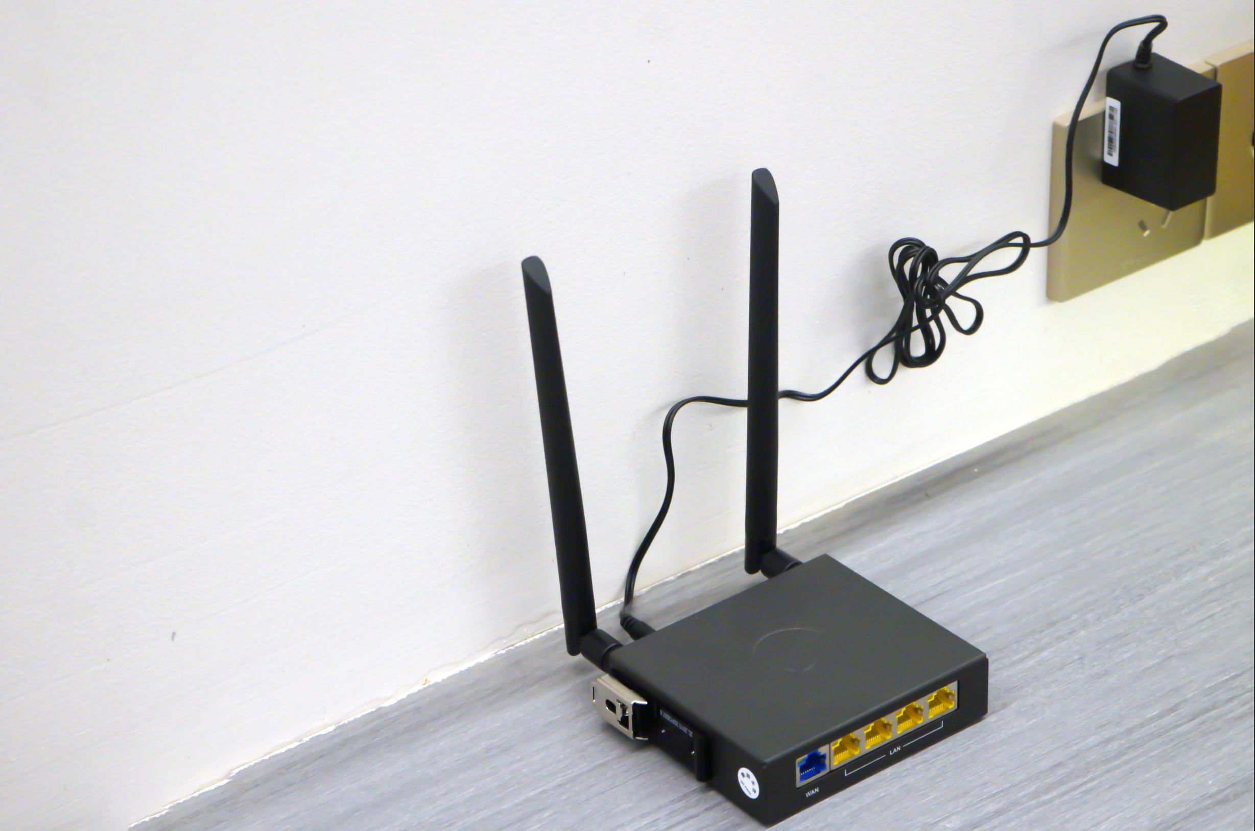 插卡就能联网,户外也能用,蒲公英r300a 4g工业路由器!_网络_产品_设备