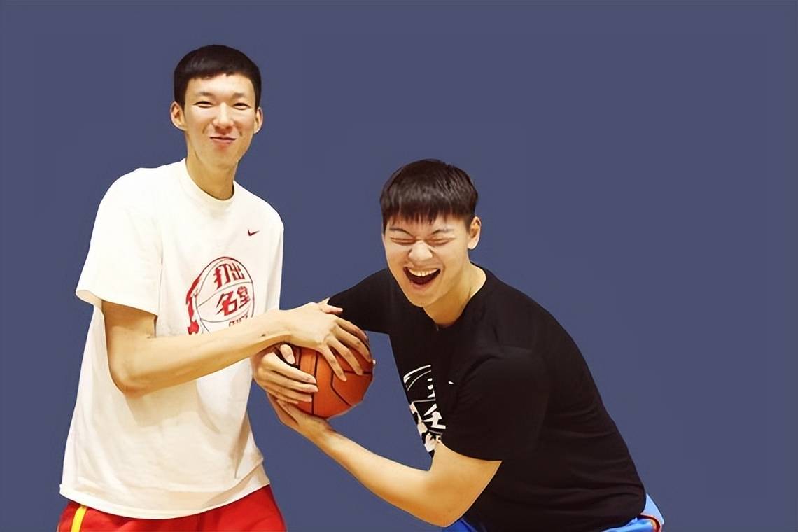 杨瀚森暴扣惊出姚明表情包,周琦也该让位了_比赛_因为_内线