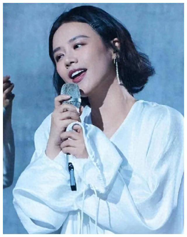 马思纯以真实,自然的形象赢得了众多粉丝的喜爱,最近,她勇敢地分享了