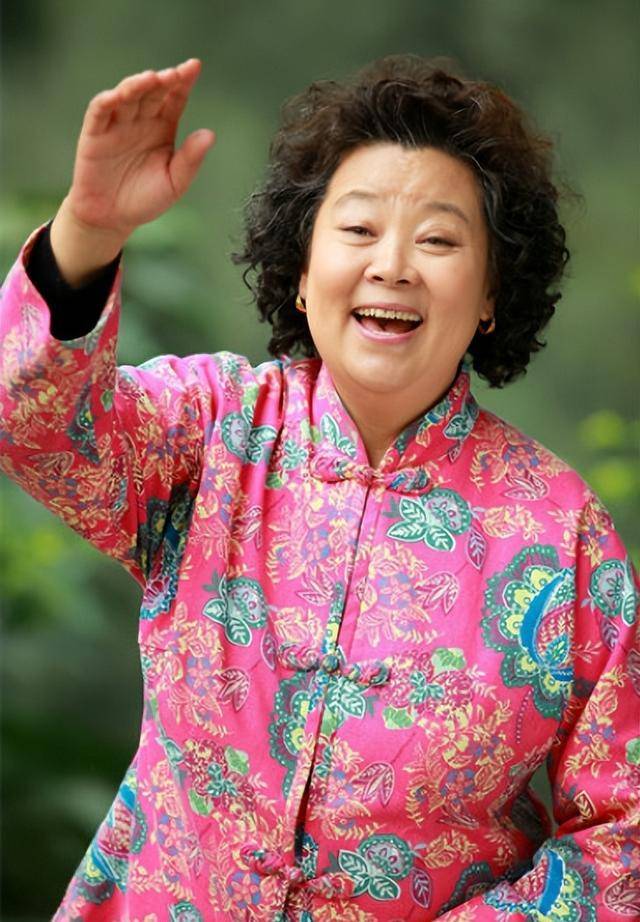 方青卓:32岁成视后,二婚嫁救命恩人,为爱高龄产子,如今咋样了_方清卓