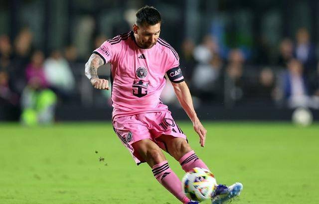 梅西首发献关键助攻 评分7.8,4项数据全场第1_比赛_国际_苏亚雷斯