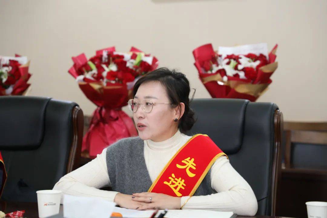 陕西有色榆林新材料集团工会女工委召开女职工劳模交流座谈会_工作