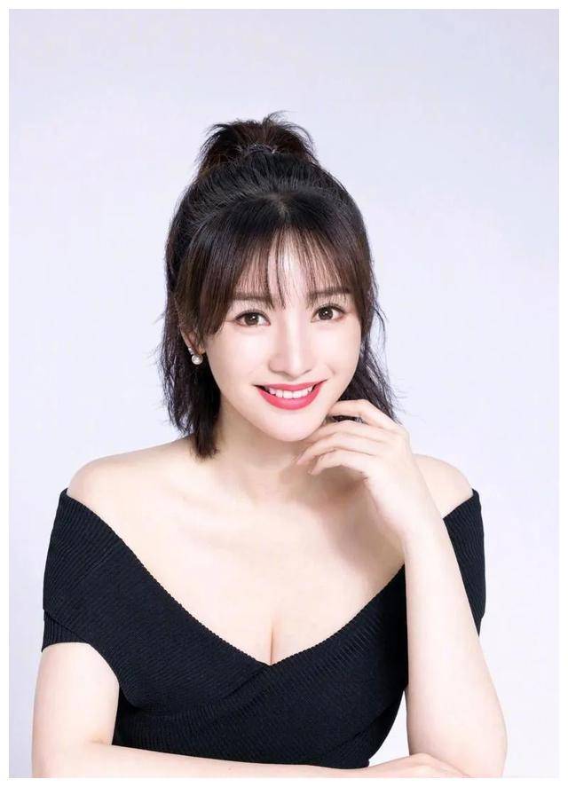 柳岩遭喜剧女导演粉丝炮轰,昔日恩人变白眼狼?_宣传_网络_理性