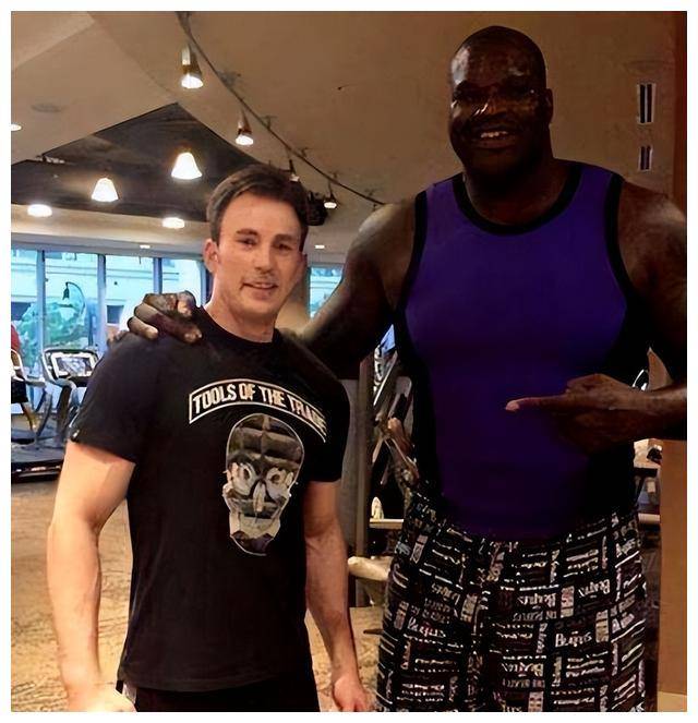 肌肉再强也别与奥尼尔合影,照片真的让你想哭!_施瓦辛格_身材_身体