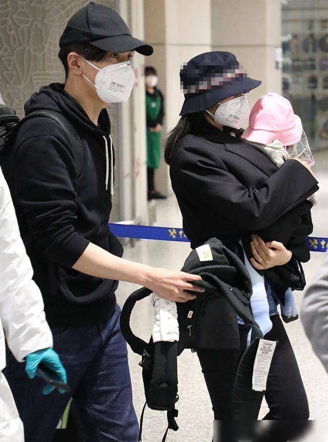 高圆圆带娃回台北过年,与女儿户外玩耍被偶遇,5岁rhea像赵又廷_家庭