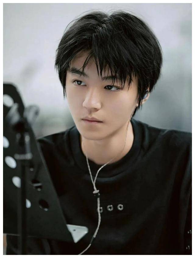 王俊凯再现孟超之歌,续写《断桥》传奇,重返观众视野_黑暗_生命_法律