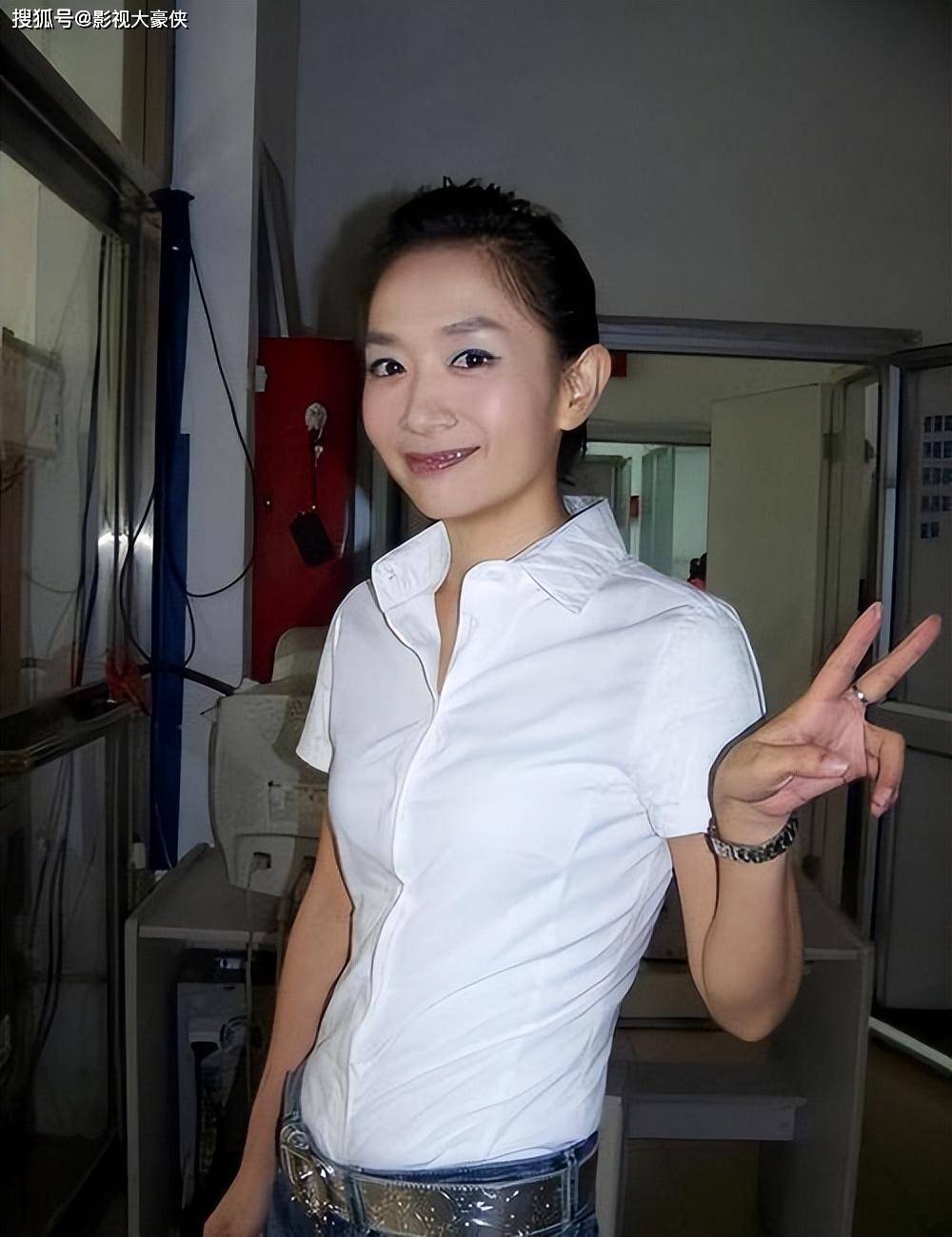 主持人王芳:29岁嫁大15岁教授,31岁独自产检生女,她如今怎样了_节目