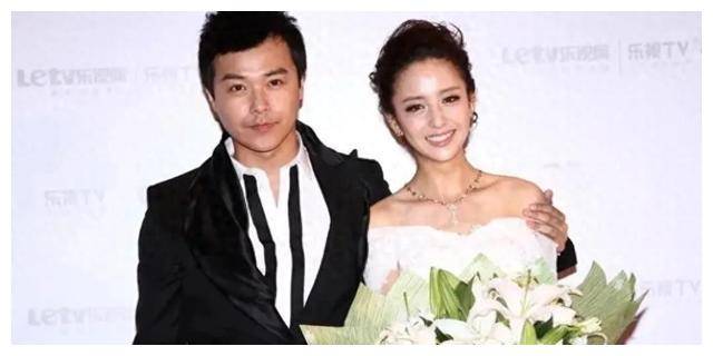 佟丽娅陈思诚携儿子外出游玩,家庭和睦温馨._感情_复合_夫妻