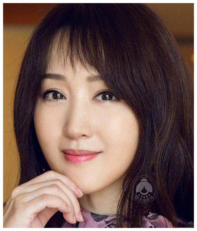 甜美可爱的少女杨钰莹,气质与颜值完胜年轻女孩._人们_岁月_生活