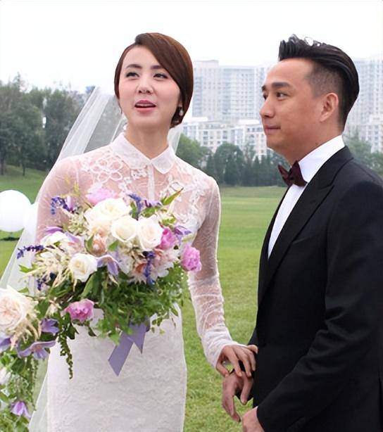 孙莉被黄磊追到手的时候才17岁,看了旧照后,才知道黄磊有多幸福_婚姻